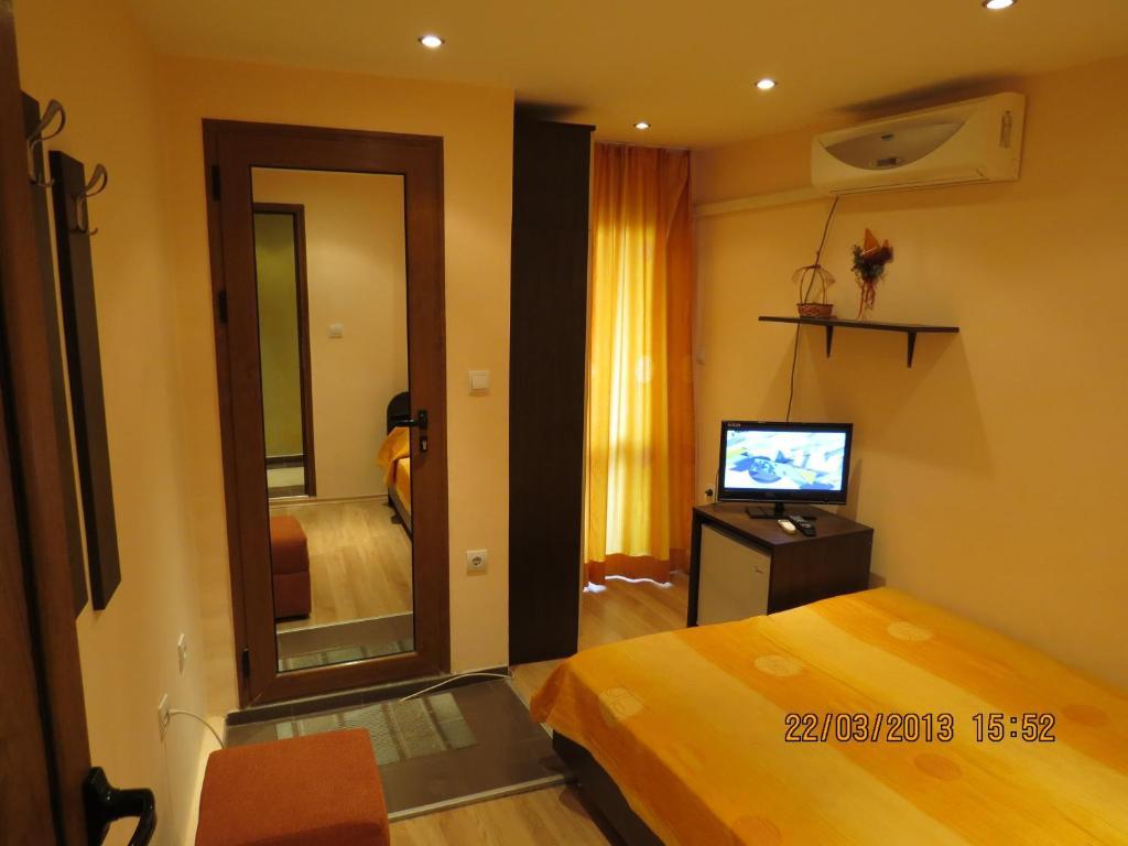 Family Hotel Lebed Nesebar Room photo
