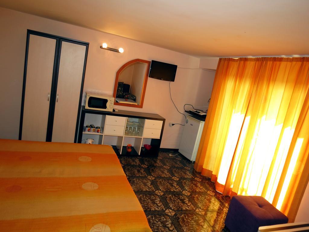 Family Hotel Lebed Nesebar Exterior photo