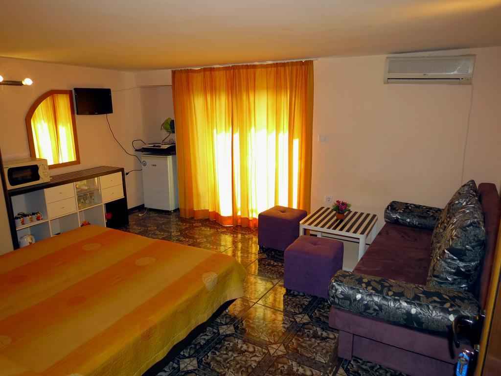 Family Hotel Lebed Nesebar Exterior photo