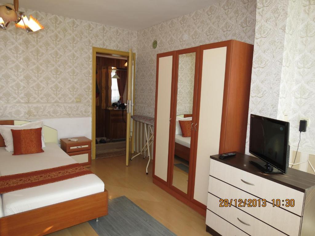 Family Hotel Lebed Nesebar Room photo